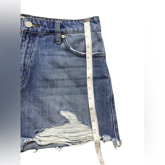 KanCan Distressed Denim Shorts – Size Medium - Picture 6 of 6